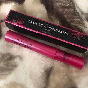 Lash Love Fanorama